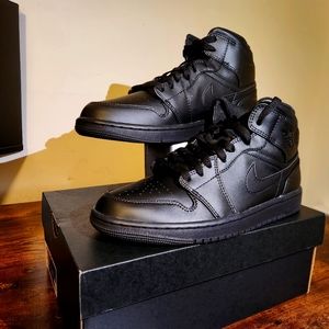 Jordan Black Sneakers
